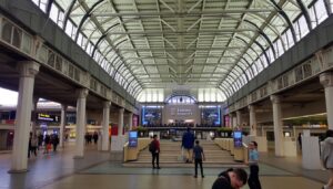 découvrez la définition du logiciel informatique, explorez les différents types existants et apprenez leurs usages courants dans le domaine numérique.